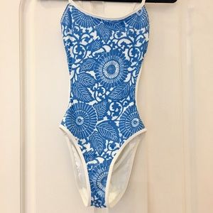 NEVER WORN Lululemon Cut Out Swimsuit